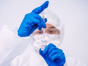 image-_115368367_vaccine2-1
