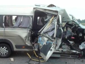 image-qeza-avtobus-mikroavtobus-yarali