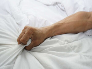 image-hand-of-men-pulling-white-sheets-in-ecstasy-orgasm