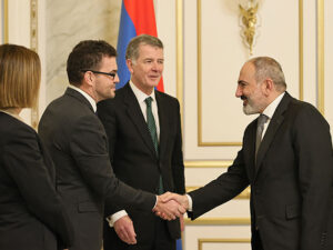 image-54056efe60-pashinyan-richard-moore2