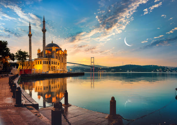 image-ortakoy-mosque-and-bosphorus-bridge-in-istanbul-at-sunrise-turkey
