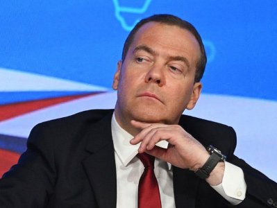 Medvedev:”Qərb Zelenskidən qurtulmaq istəyir”