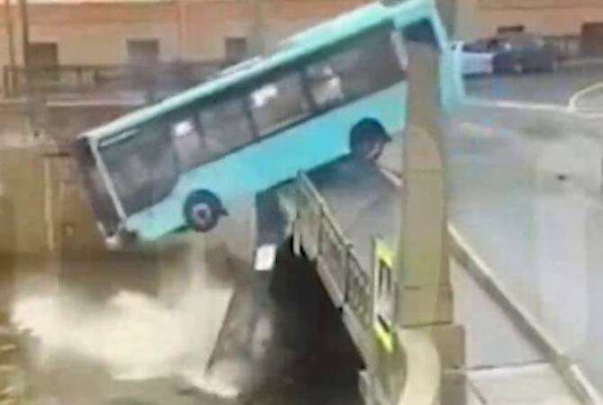 Avtobus çaya düşdü- ANBAAN VİDEO